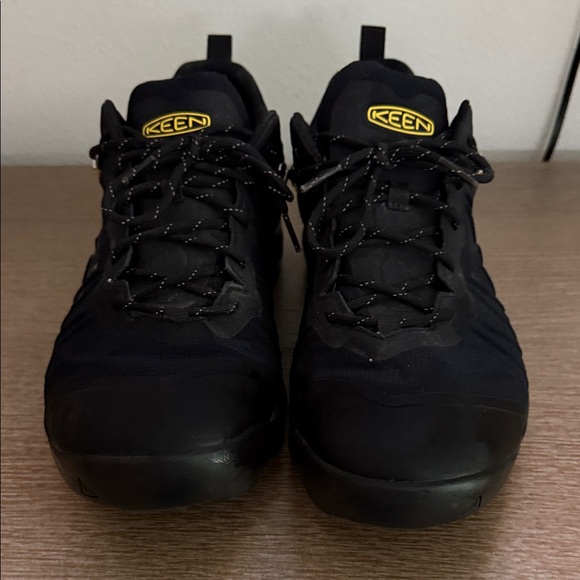 Keen Men's Black Athletic Shoes - Picture 1 of 4